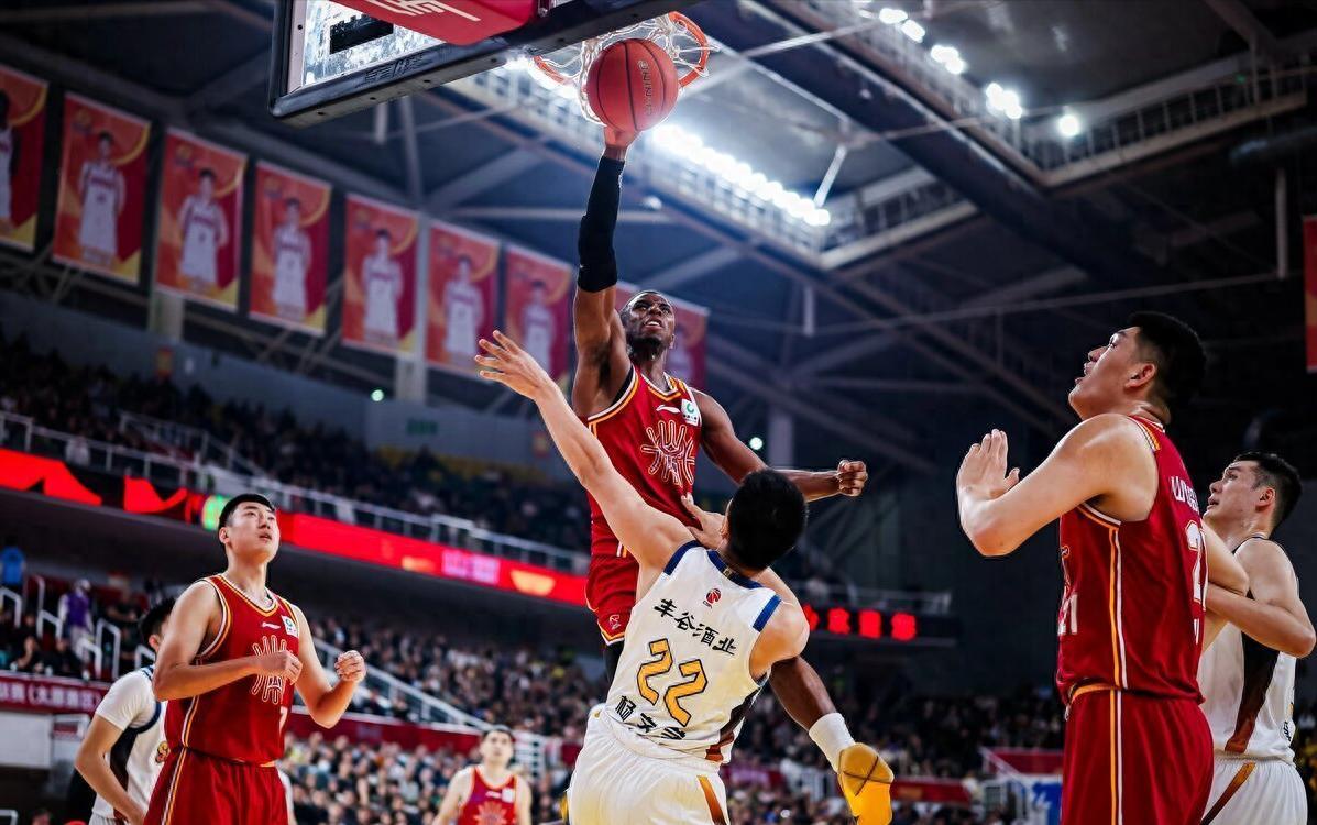 c7娱乐官网-杜锋有眼光！2米26中锋又成水货，和周琦没法比，场均仅5.4分